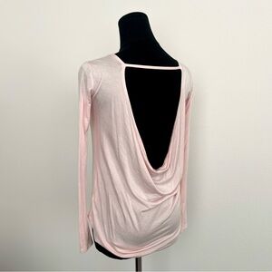 SOLD • Montiel Soft Pink Open-Back Activewear Shirt in Size XS